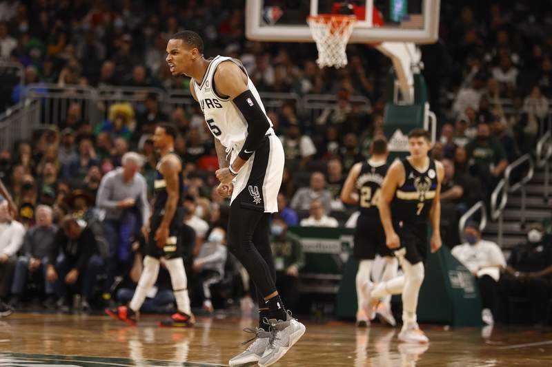 Spurs knock off Bucks 102-93 on road to stop 4-game skid