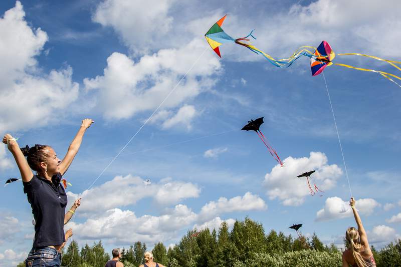 Get a free kite and fly it with friends at event on Saturday