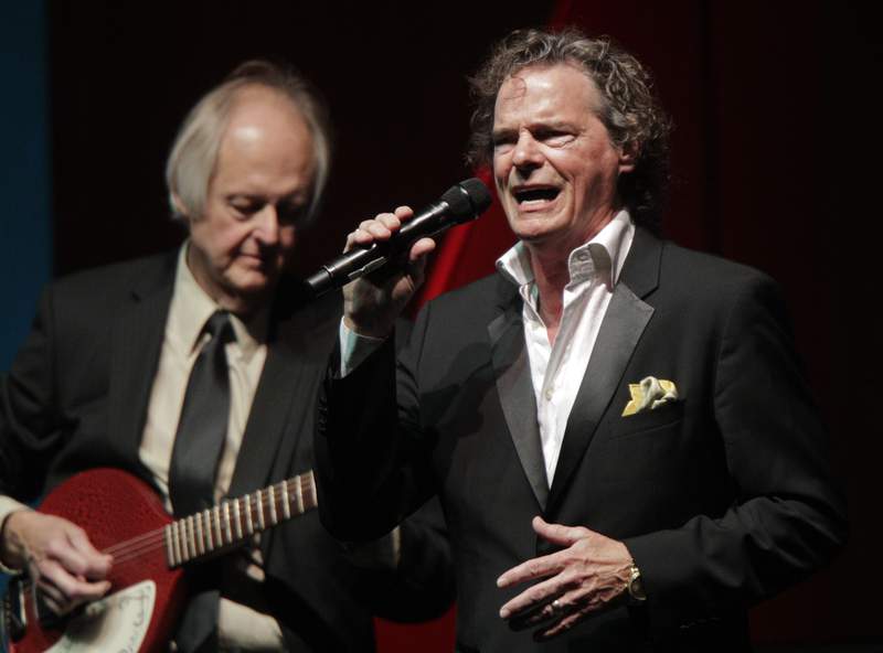 ‘Hooked on a Feeling’ singer B.J. Thomas dies at 78