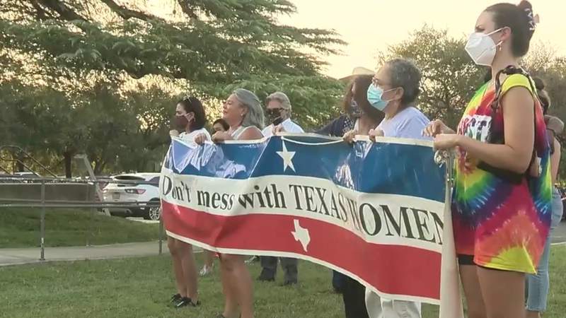 WATCH: San Antonio crowd rallies after Texas enacts strict abortion law