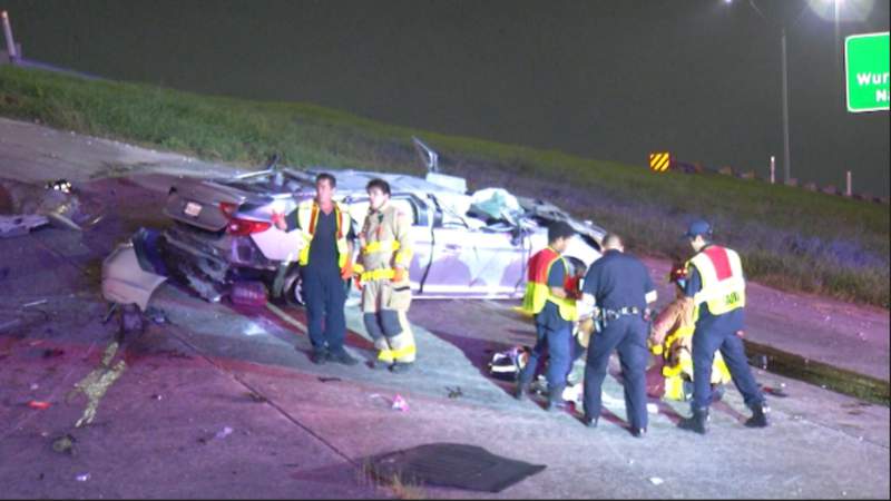 2 men hospitalized in rollover crash on Highway 281, police say