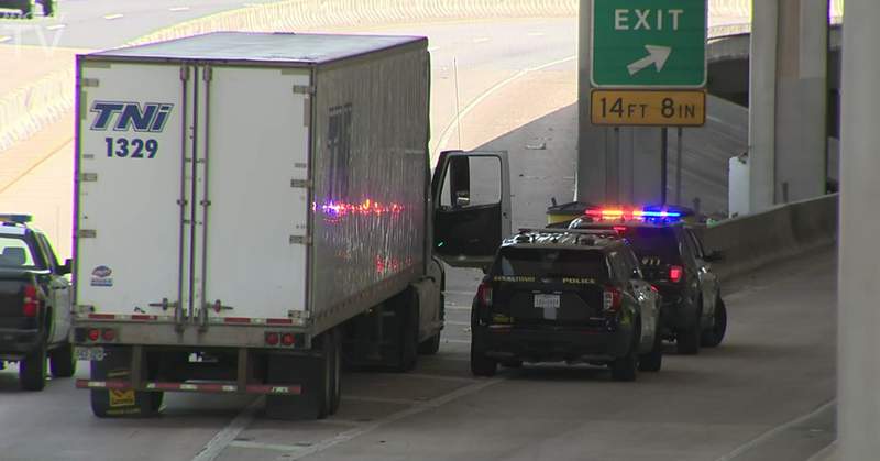 Man hit, killed by 18-wheeler after jumping off I-35 overpass downtown