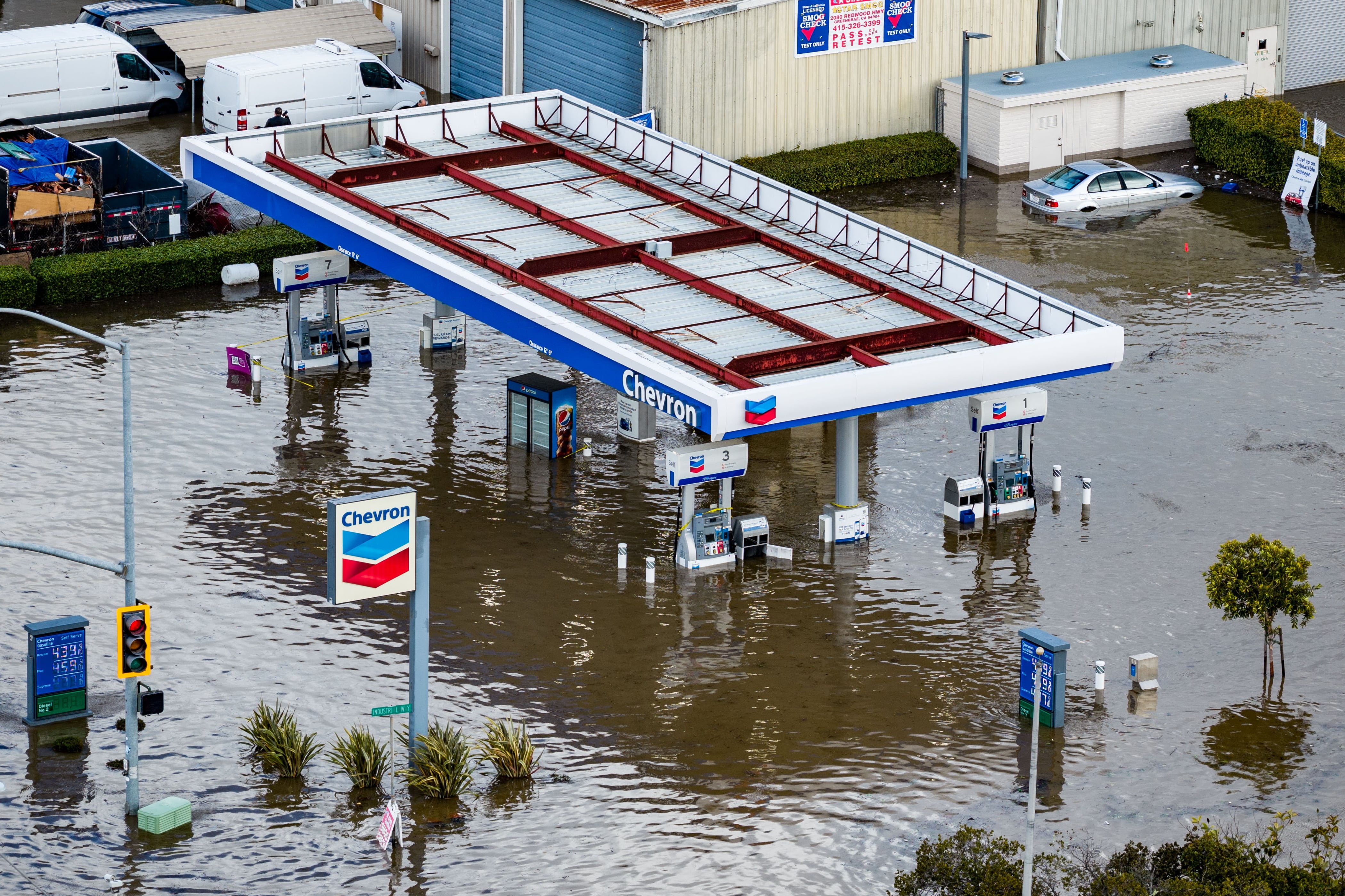 uwell caliburn flooding Rain continues in parts of California reeling from flooding and high tides