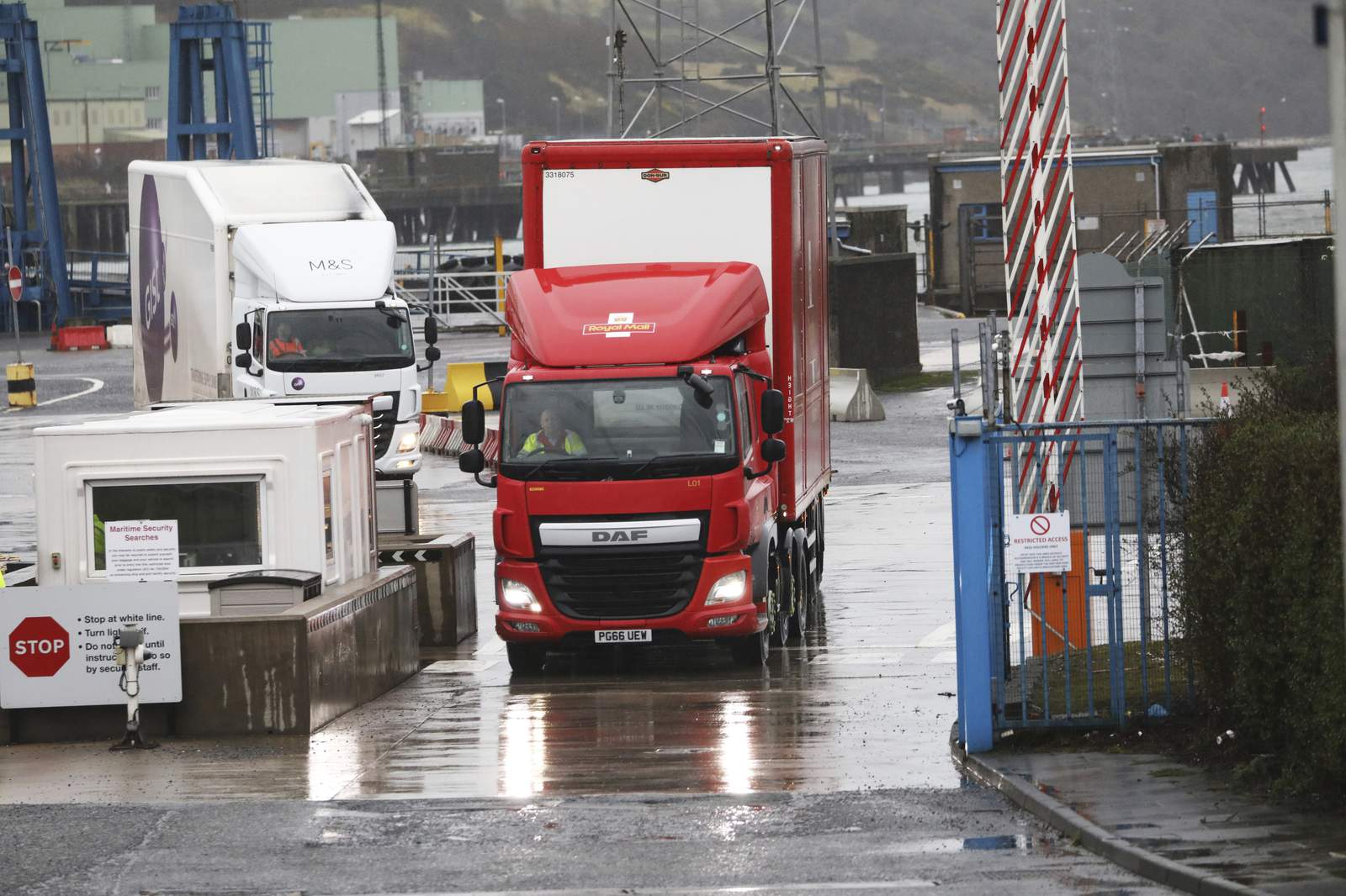 Border checks stopped at N Ireland ports after threats