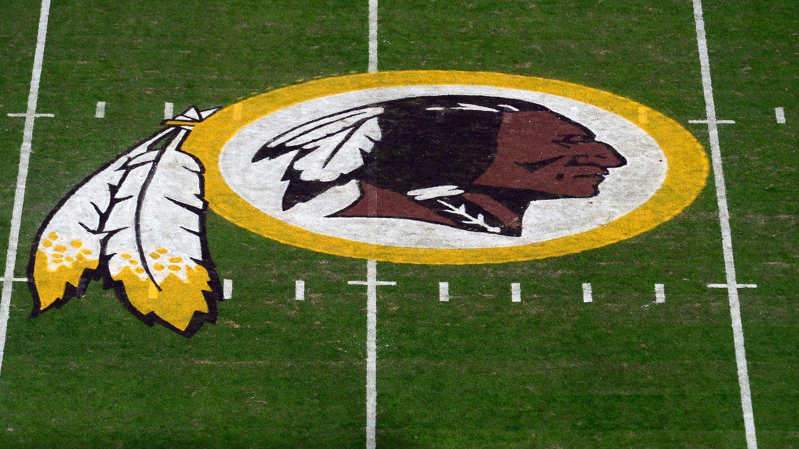 Sponsor FedEx asks Redskins to change their name