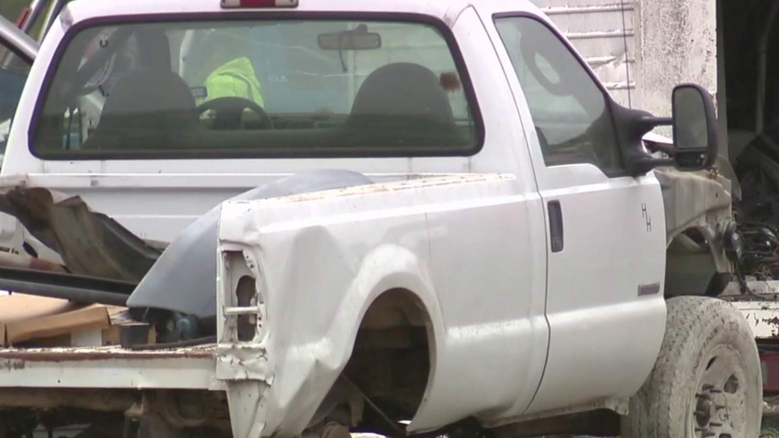 Vehicles, parts from suspected chop shop in SW Bexar County recovered, BCSO says
