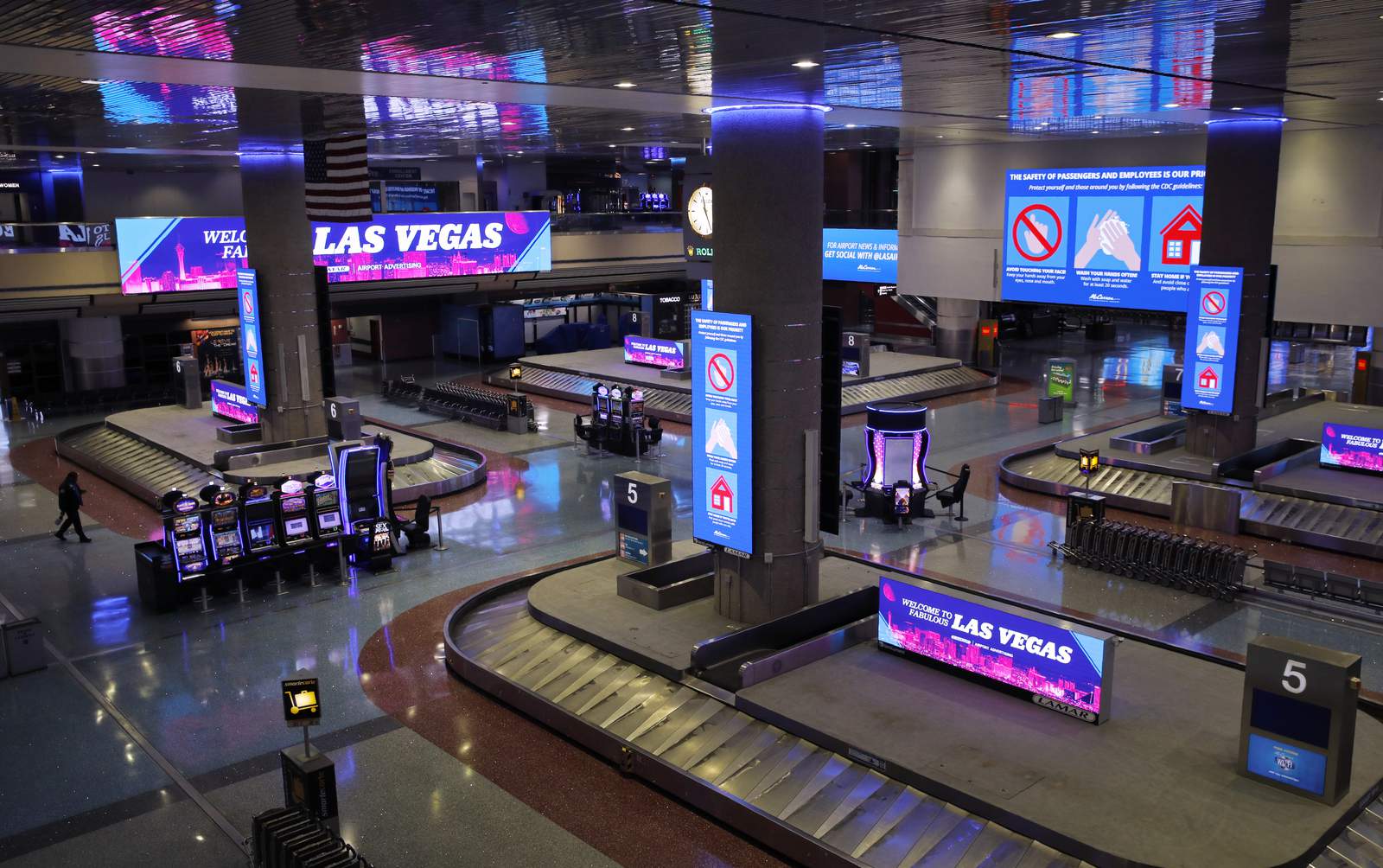 Texas woman wins over $300K at Las Vegas airport slot machine