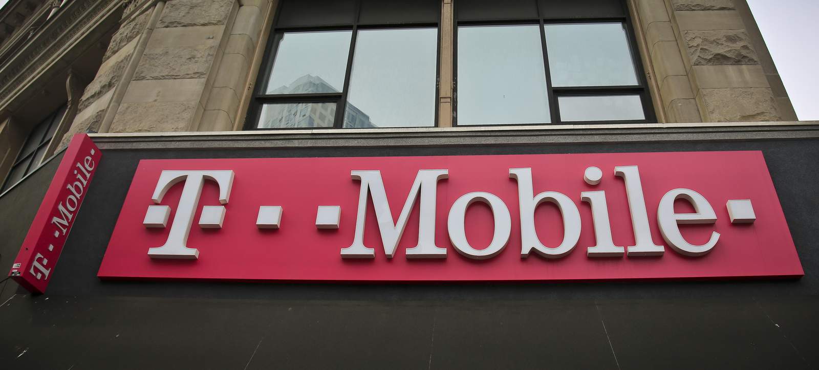 T-Mobile says its working to fix widespread network issues