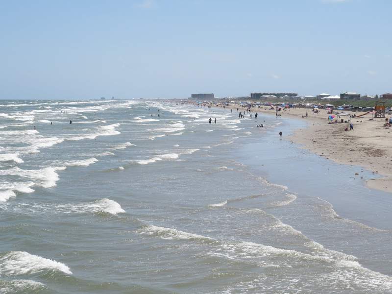 Officials urge Texas beachgoers to avoid swimming this weekend due to high risk of rip currents