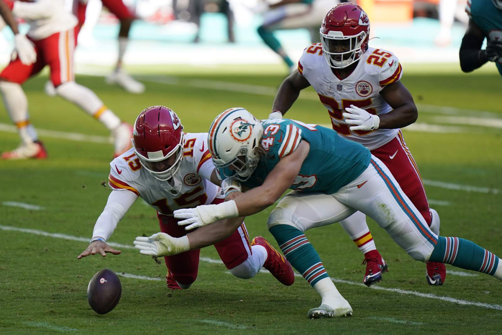 The Latest: Mahomes off to rough start vs. Dolphins' defense