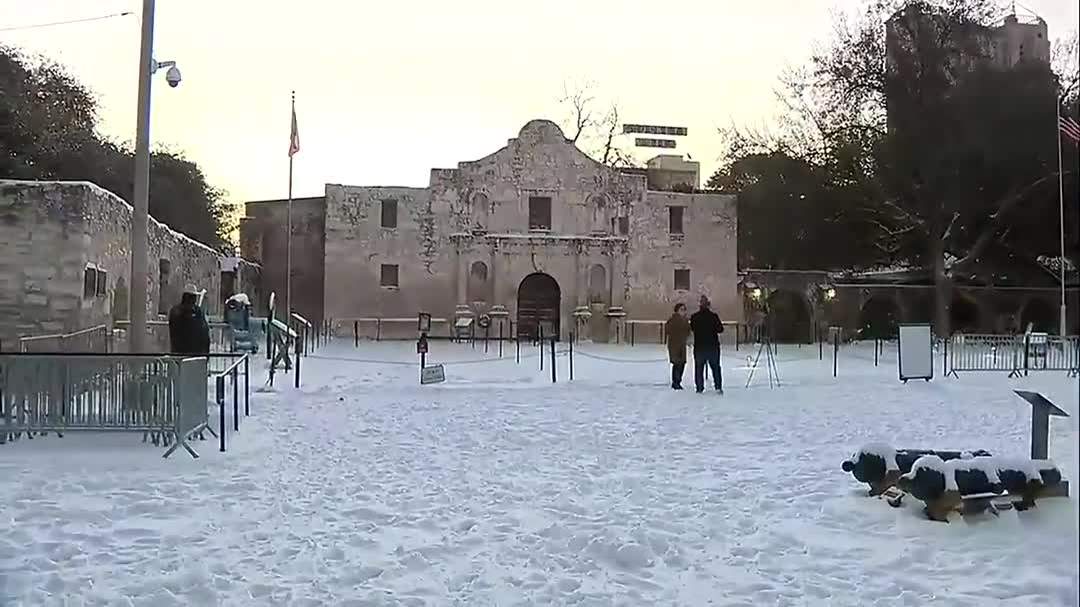 Watch: Sun rises on snow-covered Alamo in San Antonio