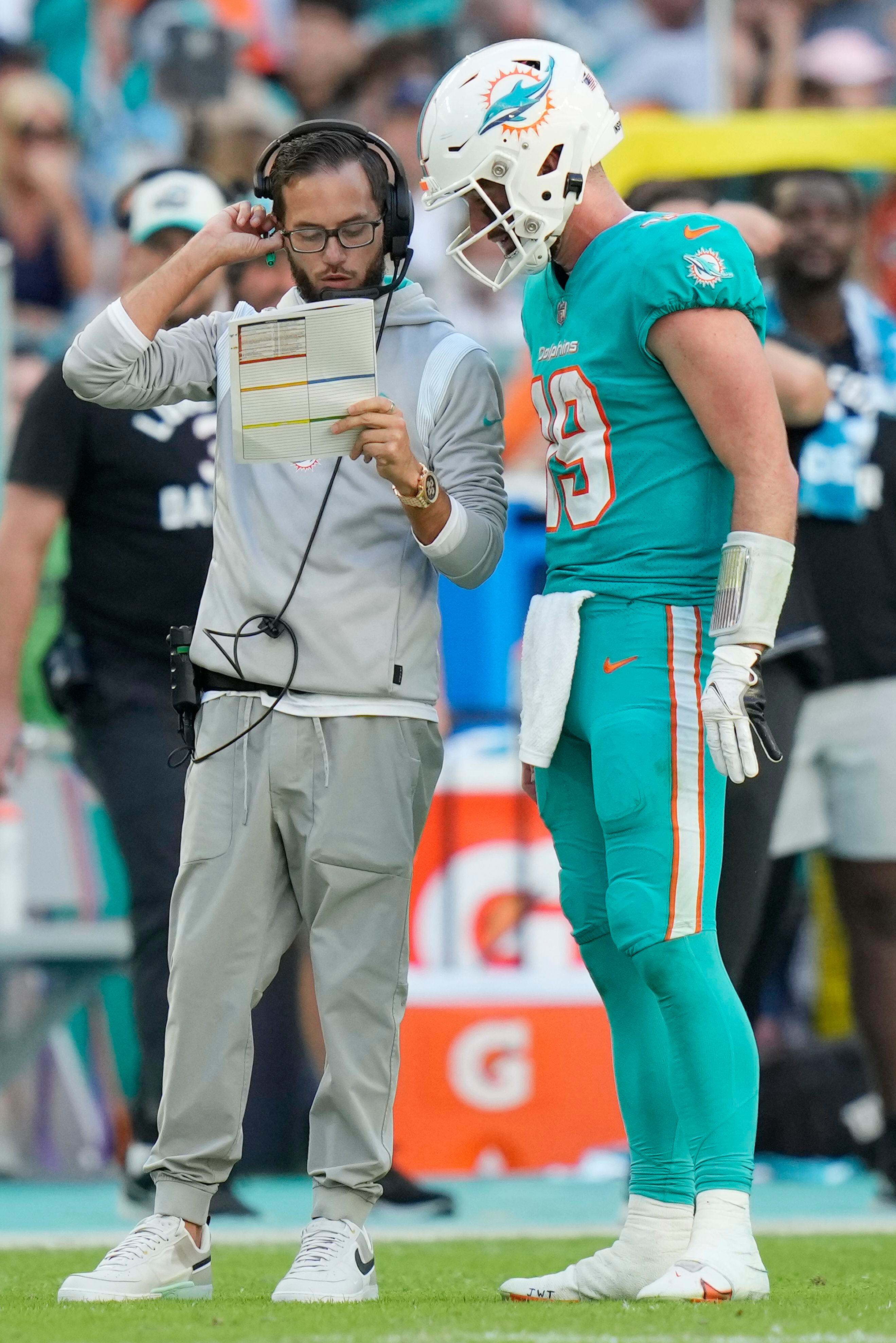 Total 57+ imagen miami dolphins coach vaping on sideline -  