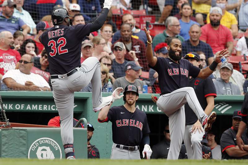 Indians homer in 19th straight; beat Sox 11-5