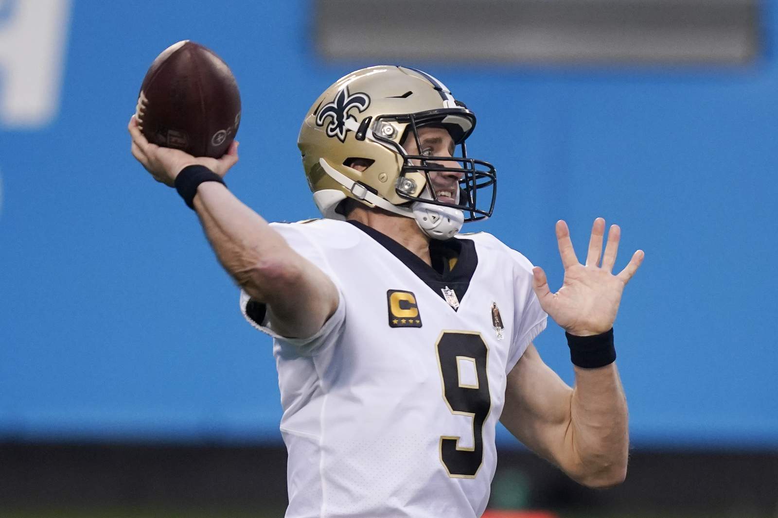 Saints rout Panthers 33-7 to earn No. 2 seed in NFC playoffs