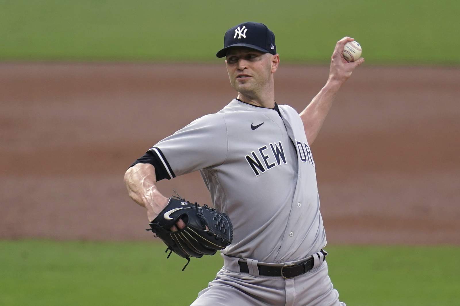 AP source: Twins bolster rotation with $8M deal for Happ