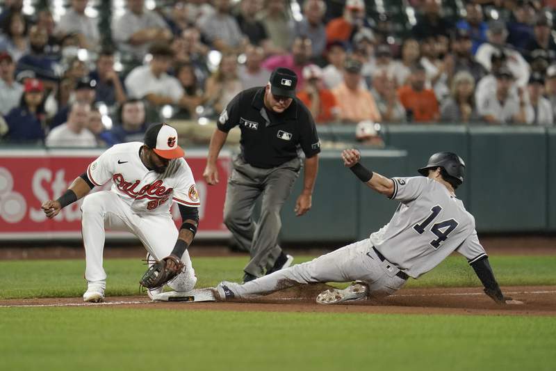 Tarp or tossed? Ump says he didn't 'eject' O's grounds crew