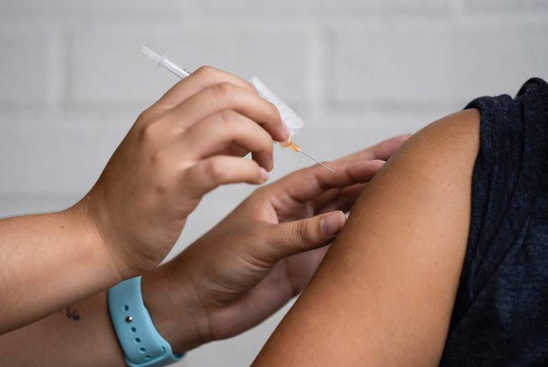 Los mitos de las vacunas contra la COVID-19