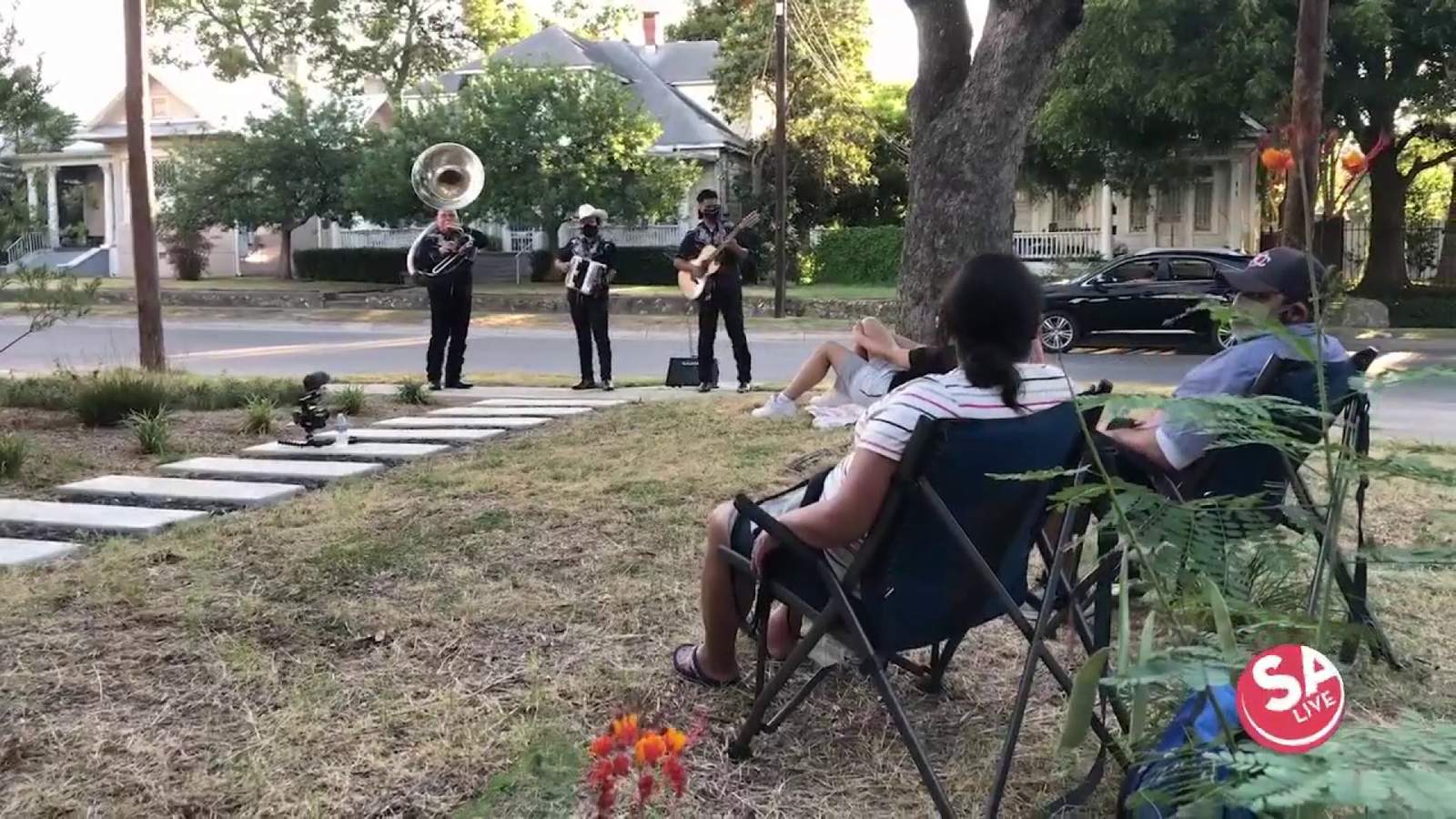 Local band delivers porchside serenades