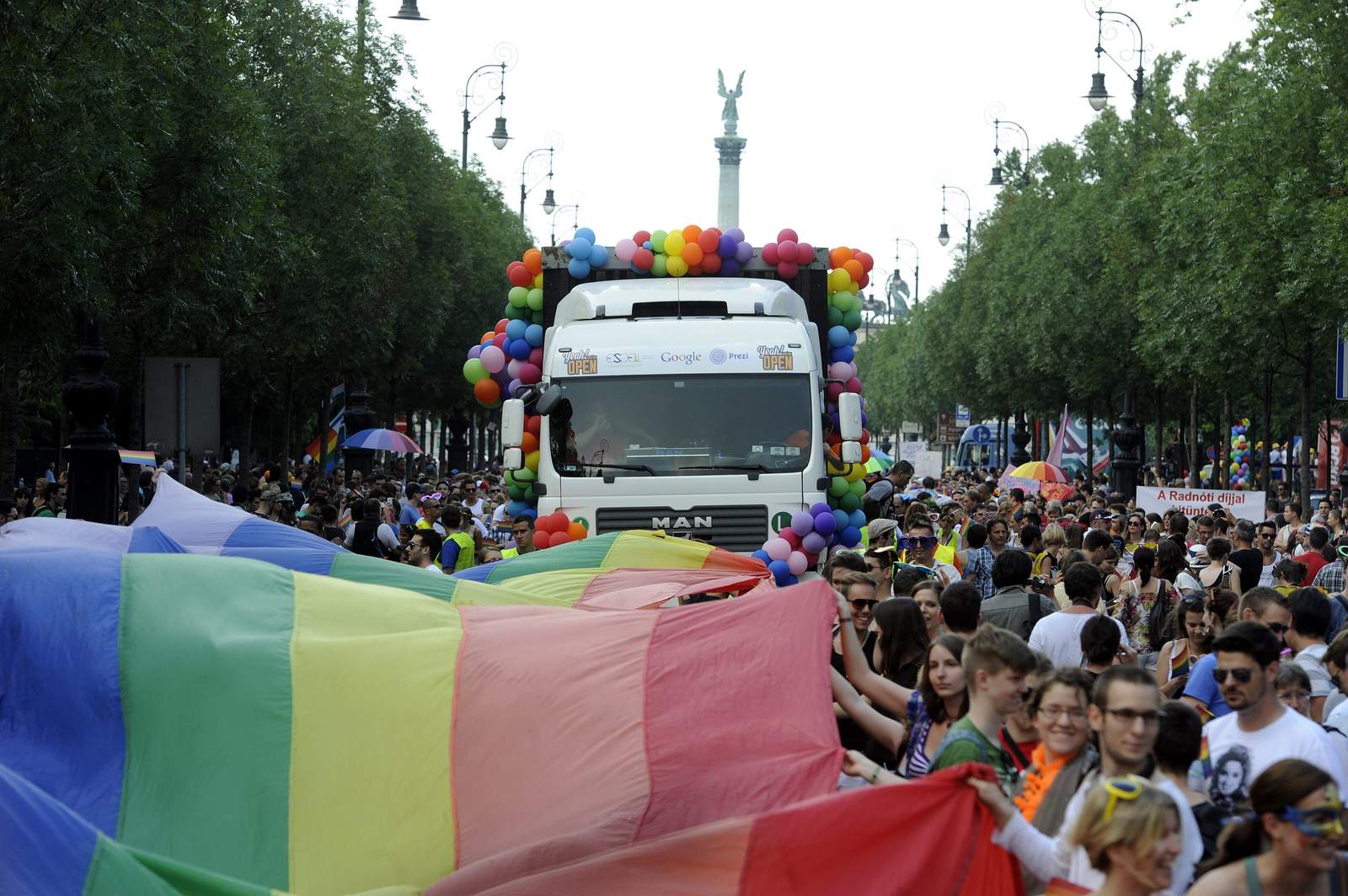 Rights groups condemn Hungarian ban on same-sex adoptions