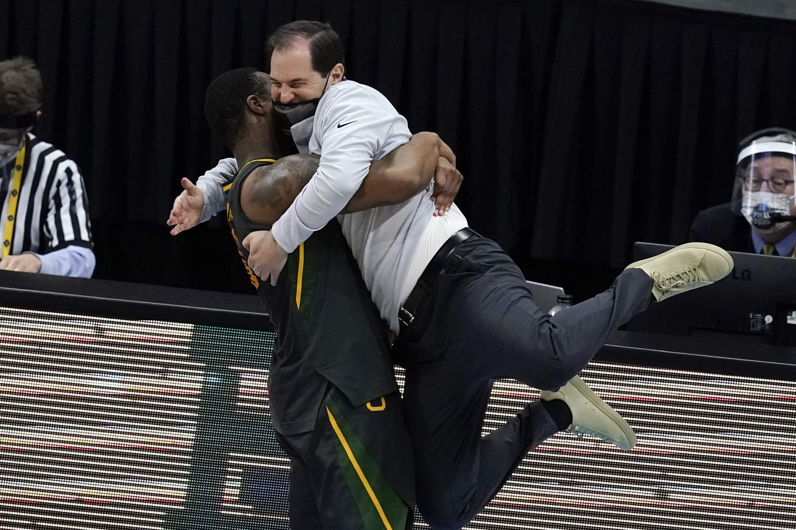 The Latest: Butler and Baylor closing in on national title